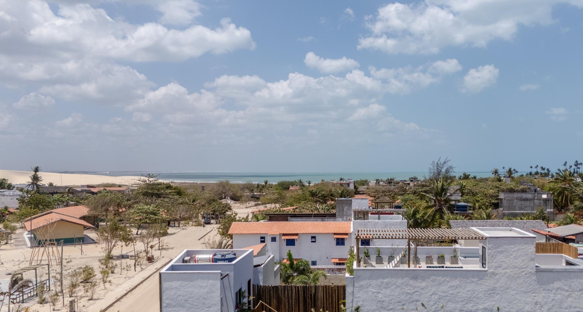 Casa Nikita vue du ciel, son rooftop, le village, les dunes et la mer